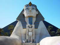 Luxor-Las-Vegas-statue